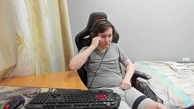 iliaskrislove online show from March 27, 2026, 8:32 pm