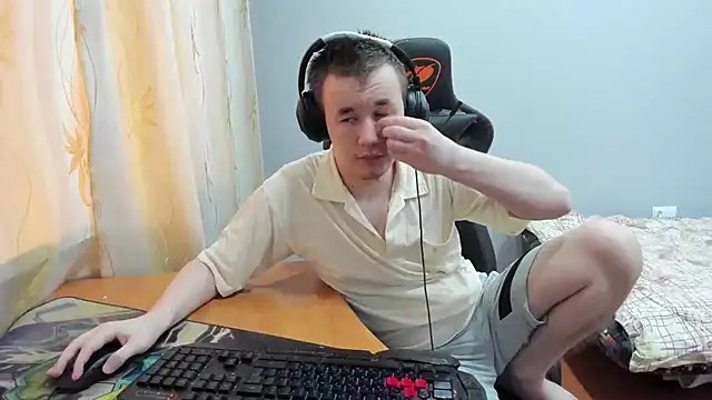 iliaskrislove online show from November 10, 2025, 10:20 am