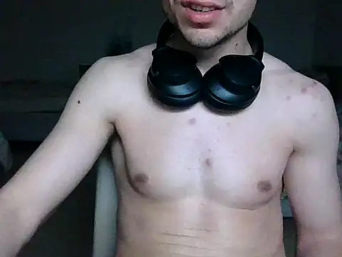 Snapshot of Fuckbyboy chatting on February 15, 2025, 9:17 pm Fuckbyboy online show from February 15, 2025, 9:17 pm