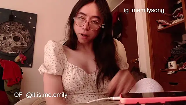 Snapshot of emily_pearl_ chatting on March 12, 2026, 9:08 pm emily pearl online show from March 12, 2026, 9:08 pm