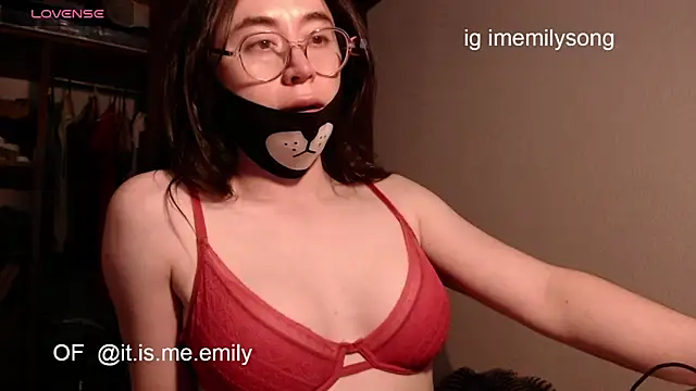 Snapshot of emily_pearl_ chatting on June 9, 2026, 10:55 pm emily pearl online show from June 9, 2026, 10:55 pm