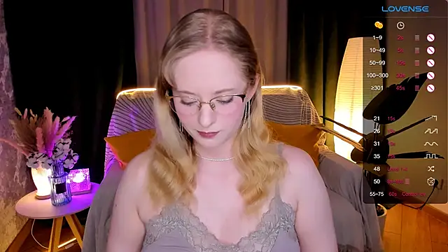 Snapshot of Aemilia_ chatting on January 13, 2026, 2:26 am Aemilia online show from January 13, 2026, 2:26 am