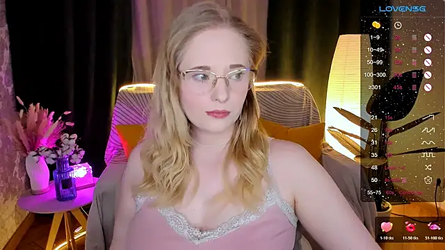 Snapshot of Aemilia_ chatting on February 5, 2026, 8:32 am Aemilia online show from February 5, 2026, 8:32 am