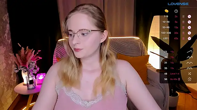 Snapshot of Aemilia_ chatting on February 10, 2026, 9:08 am Aemilia online show from February 10, 2026, 9:08 am