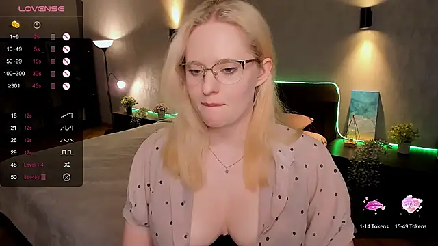 Aemilia  online show from March 9, 2025, 2:10 pm