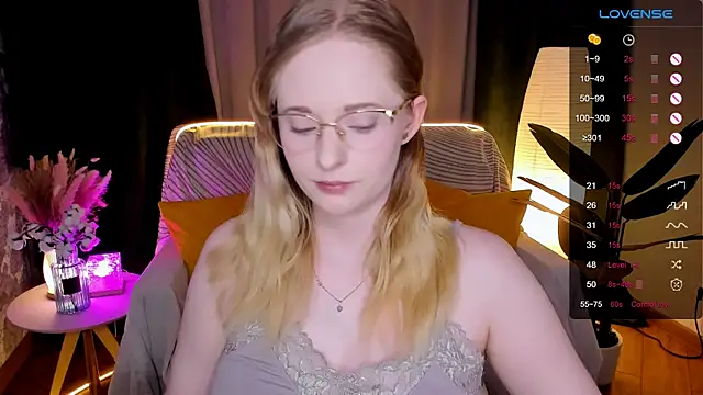 Snapshot of Aemilia_ chatting on February 20, 2026, 8:27 am Aemilia online show from February 20, 2026, 8:27 am