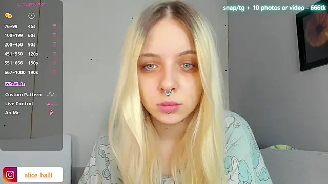 Snapshot of Alice_Halle chatting on March 6, 2025, 5:03 am Alice Halle online show from March 6, 2025, 5:03 am