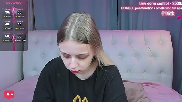 Snapshot of Alice_Halle chatting on October 13, 2025, 8:16 am Alice Halle online show from October 13, 2025, 8:16 am