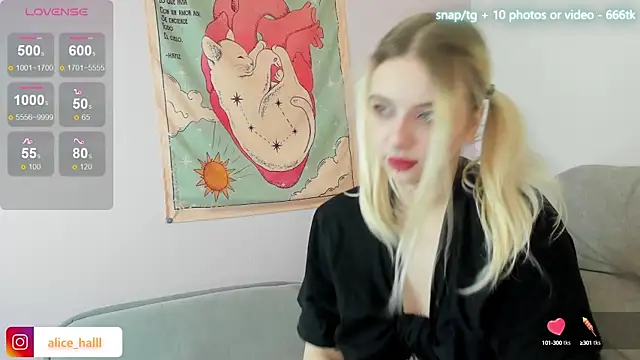 Snapshot of Alice_Halle chatting on March 4, 2025, 5:11 am Alice Halle online show from March 4, 2025, 5:11 am