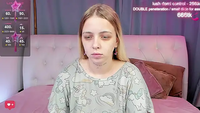 Snapshot of Alice_Halle chatting on October 10, 2025, 1:39 am Alice Halle online show from October 10, 2025, 1:39 am