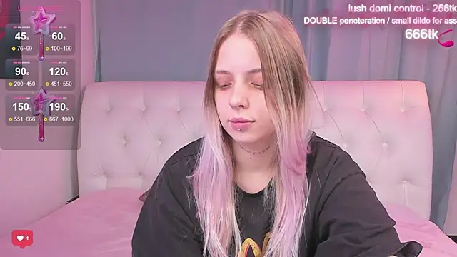 Snapshot of Alice_Halle chatting on October 18, 2025, 4:14 am Alice Halle online show from October 18, 2025, 4:14 am