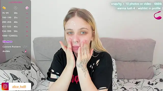 Snapshot of Alice_Halle chatting on March 8, 2025, 8:44 am Alice Halle online show from March 8, 2025, 8:44 am