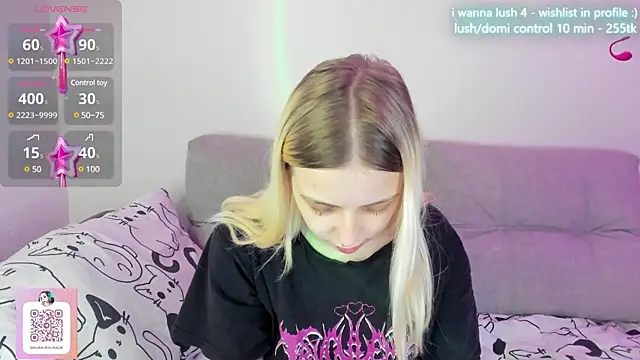 Snapshot of Alice_Halle chatting on March 13, 2025, 2:38 am Alice Halle online show from March 13, 2025, 2:38 am