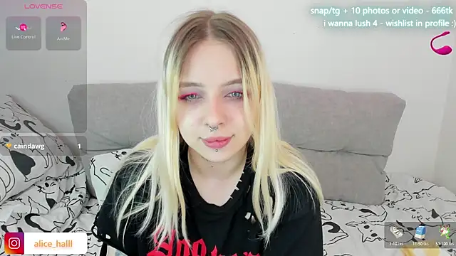 Snapshot of Alice_Halle chatting on March 8, 2025, 7:09 pm Alice Halle online show from March 8, 2025, 7:09 pm