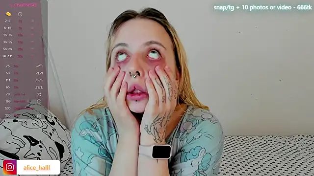 Snapshot of Alice_Halle chatting on February 8, 2025, 9:46 pm Alice Halle online show from February 8, 2025, 9:46 pm