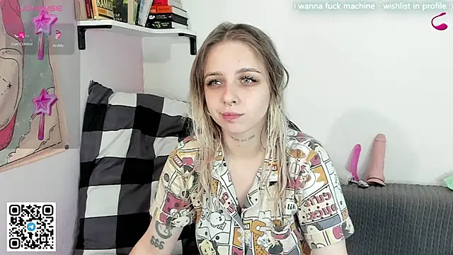 Snapshot of Alice_Halle chatting on November 2, 2025, 6:35 pm Alice Halle online show from November 2, 2025, 6:35 pm