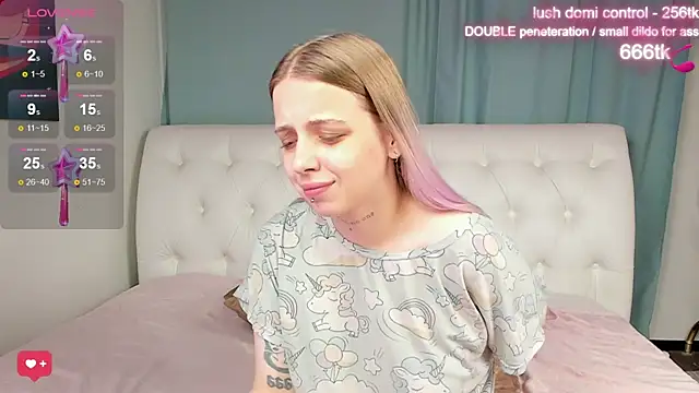 Snapshot of Alice_Halle chatting on October 16, 2025, 11:51 am Alice Halle online show from October 16, 2025, 11:51 am