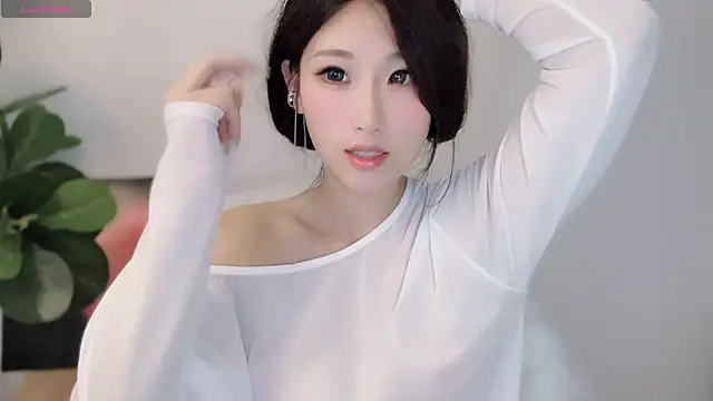 Snapshot of Chu-Chu-99 chatting on December 6, 2024, 2:40 am Chu-Chu-99 online show from December 6, 2024, 2:40 am