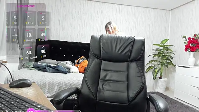 Snapshot of KattyeFox chatting on October 1, 2025, 9:29 pm KattyeFox online show from October 1, 2025, 9:29 pm