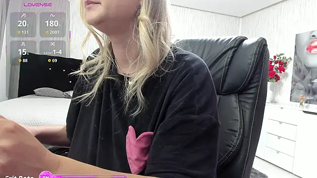 Snapshot of KattyeFox chatting on November 27, 2025, 10:32 pm KattyeFox online show from November 27, 2025, 10:32 pm