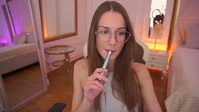 CozyMell online show from March 21, 2026, 7:20 am