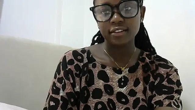 Snapshot of Latiffagodess chatting on September 19, 2025, 8:40 am Latiffagodess online show from September 19, 2025, 8:40 am