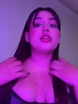 Snapshot of MiaTorres-1 chatting on February 9, 2025, 4:36 am MiaTorres-1 online show from February 9, 2025, 4:36 am