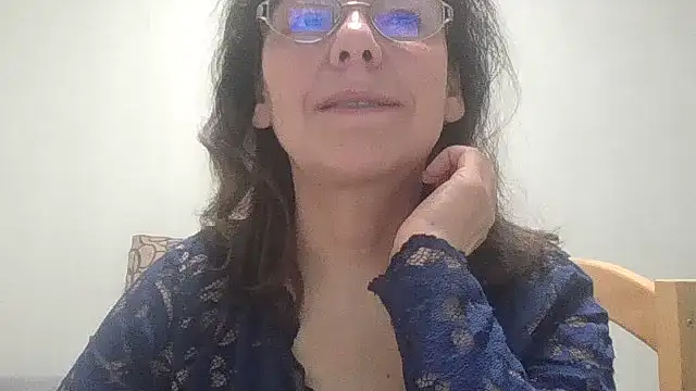 Snapshot of HollyJewel chatting on March 10, 2026, 4:00 pm HollyJewel online show from March 10, 2026, 4:00 pm