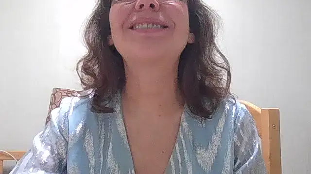 Snapshot of HollyJewel chatting on March 5, 2026, 4:25 pm HollyJewel online show from March 5, 2026, 4:25 pm