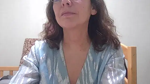 Snapshot of HollyJewel chatting on March 3, 2026, 7:10 pm HollyJewel online show from March 3, 2026, 7:10 pm