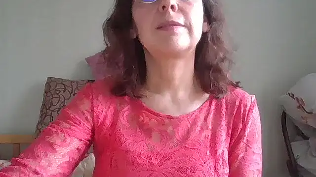 Snapshot of HollyJewel chatting on April 6, 2026, 12:06 pm HollyJewel online show from April 6, 2026, 12:06 pm