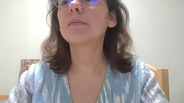 Snapshot of HollyJewel chatting on April 1, 2026, 4:59 pm HollyJewel online show from April 1, 2026, 4:59 pm