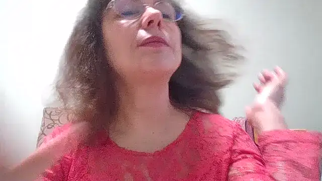 Snapshot of HollyJewel chatting on April 16, 2026, 4:19 pm HollyJewel online show from April 16, 2026, 4:19 pm