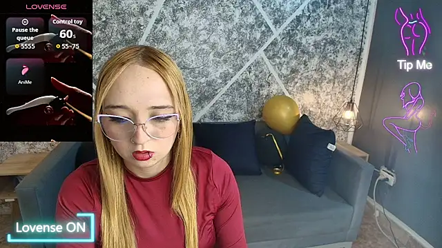 Liaroberts1 online show from August 6, 2026, 1:50 pm