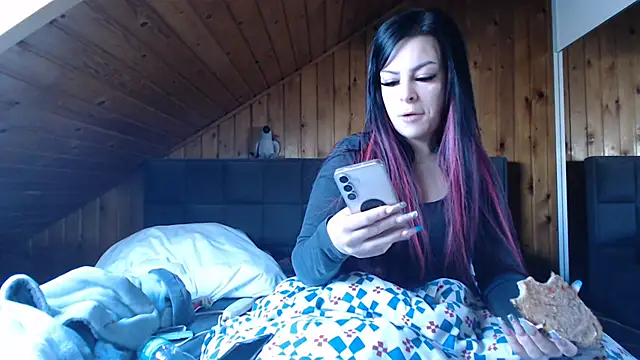 BoeseMoni1998 online show from September 24, 2025, 9:05 am