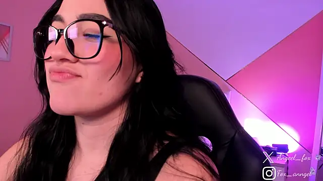 Snapshot of angeel_fox chatting on February 8, 2026, 6:22 am angeel fox online show from February 8, 2026, 6:22 am