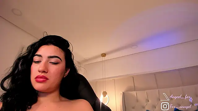 angeel fox online show from February 21, 2025, 6:29 am