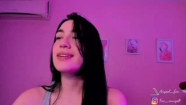 Snapshot of angeel_fox chatting on April 13, 2026, 4:49 am angeel fox online show from April 13, 2026, 4:49 am