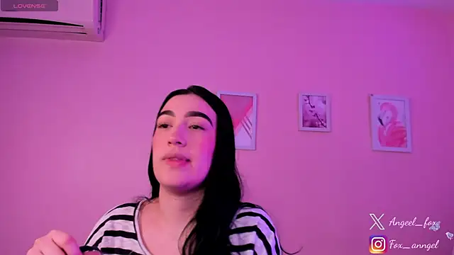 Snapshot of angeel_fox chatting on April 11, 2026, 5:59 am angeel fox online show from April 11, 2026, 5:59 am