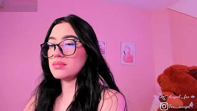 Snapshot of angeel_fox chatting on April 7, 2026, 2:35 am angeel fox online show from April 7, 2026, 2:35 am