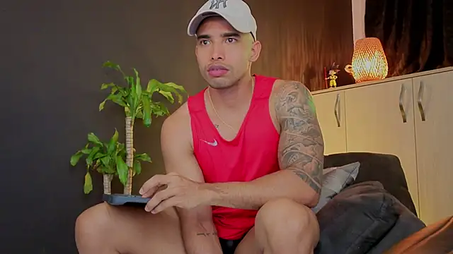 Snapshot of LincomAmith chatting on November 7, 2025, 10:57 pm LincomAmith online show from November 7, 2025, 10:57 pm