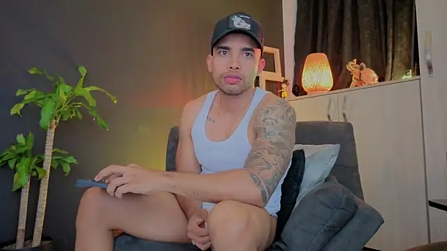 Snapshot of LincomAmith chatting on November 12, 2025, 11:30 pm LincomAmith online show from November 12, 2025, 11:30 pm