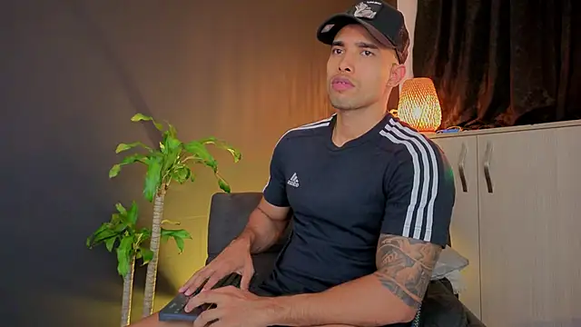 Snapshot of LincomAmith chatting on November 7, 2025, 1:21 am LincomAmith online show from November 7, 2025, 1:21 am