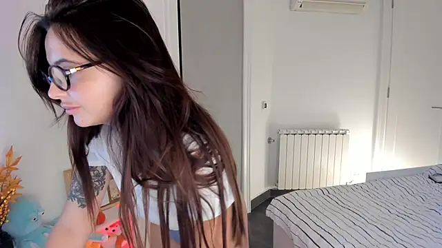 GoodGirll2133 online show from September 25, 2025, 6:58 pm