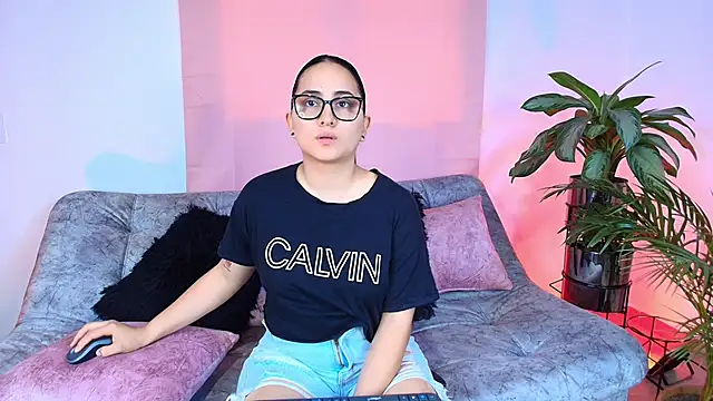 Jules n Gia online show from November 6, 2025, 5:50 pm