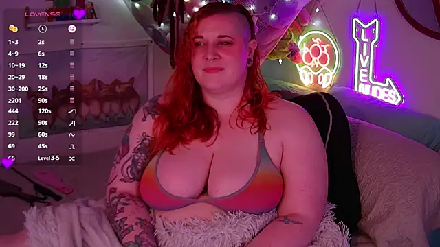 Snapshot of opalreigning chatting on April 11, 2026, 5:26 am opalreigning online show from April 11, 2026, 5:26 am