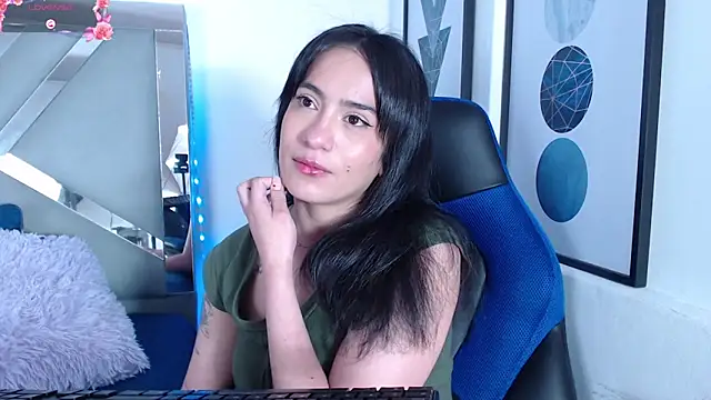 Snapshot of ZaraDames_ chatting on March 9, 2025, 5:22 am ZaraDames online show from March 9, 2025, 5:22 am