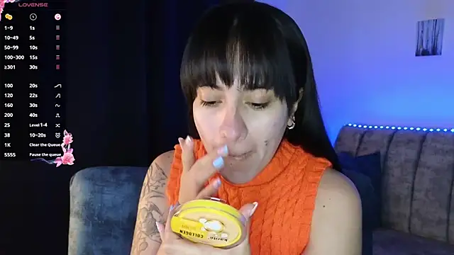 Snapshot of ZaraDames_ chatting on October 3, 2025, 3:09 am ZaraDames online show from October 3, 2025, 3:09 am