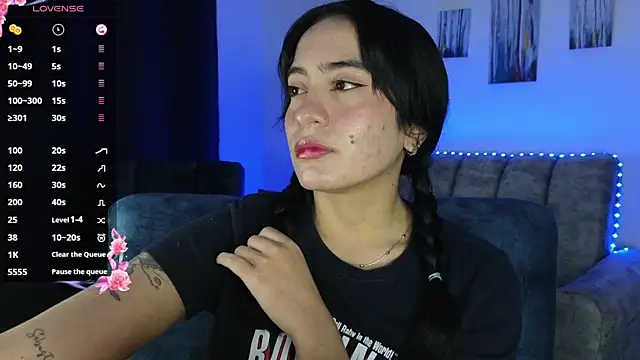 Snapshot of ZaraDames_ chatting on October 23, 2025, 4:00 am ZaraDames online show from October 23, 2025, 4:00 am