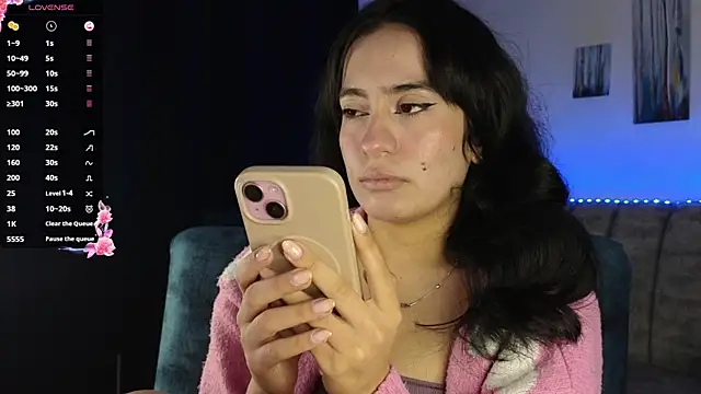 Snapshot of ZaraDames_ chatting on November 17, 2025, 2:48 am ZaraDames online show from November 17, 2025, 2:48 am